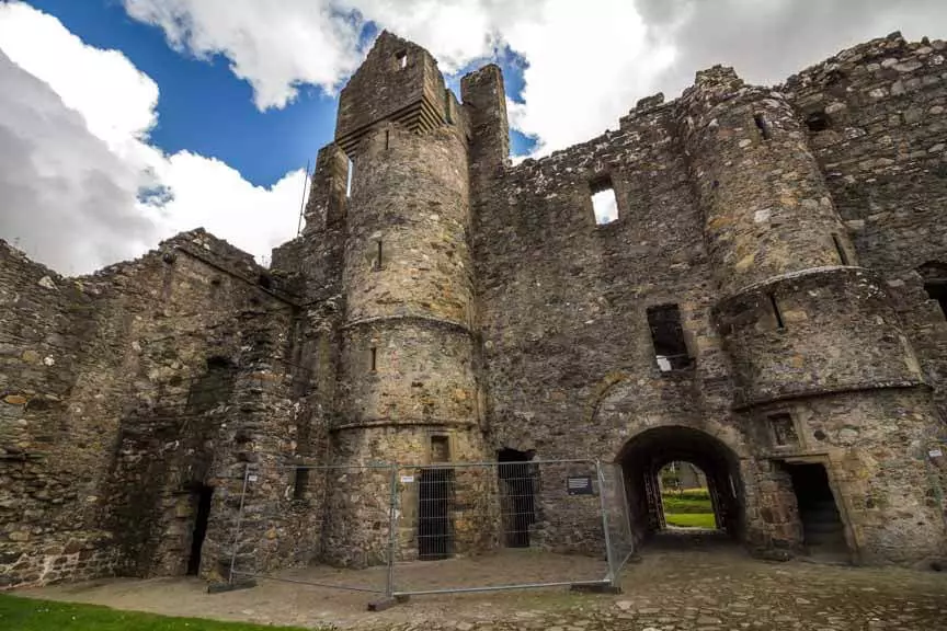 Balvenie Castle Südtürme am Haupteingang