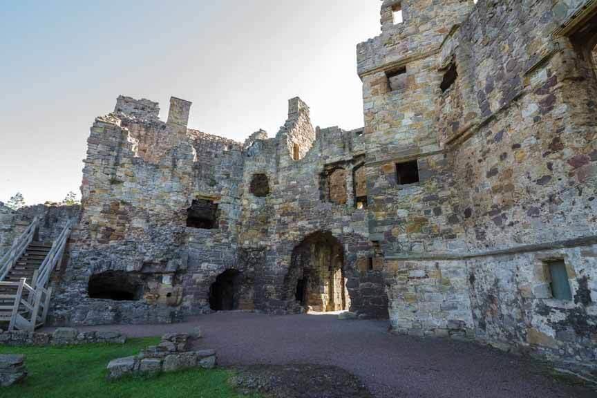 Dirleton Castle Eingangspforte und Innenhof