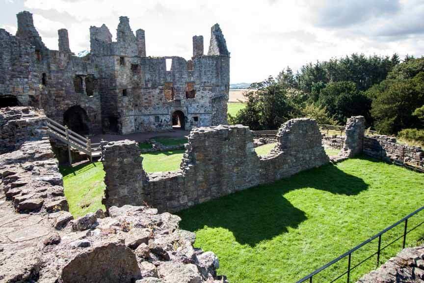 Überreste der großen Halle in Dirleton Castle