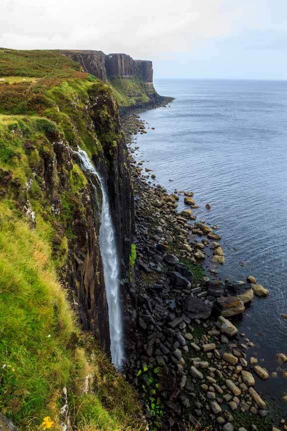 Kilt Rock und Mealt Falls nahe Duntulm Castle auf Isle of Skye