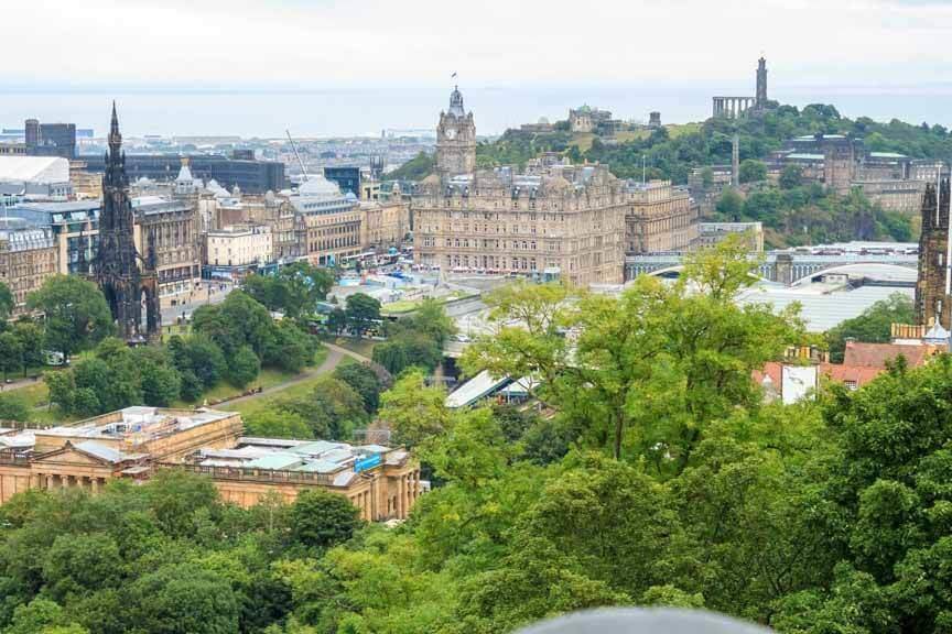 Blick auf die Altstadt von Edinburgh von Edinburgh Castle