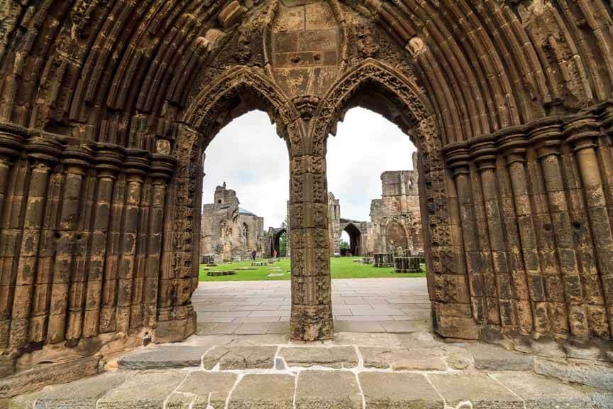 Eingangspforte von Elgin Cathedral