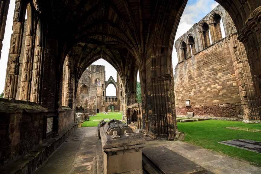 Gräber in Elgin Cathedral