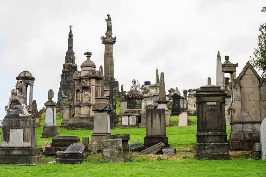 Viele Gräber liegen auf Necropolis in Glasgow