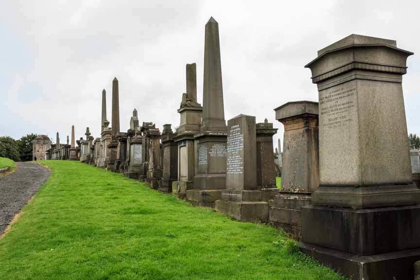 Viele Gräber liegen auf Necropolis in Glasgow
