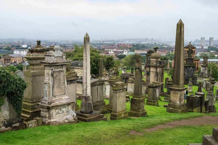 Viele Gräber liegen auf Necropolis in Glasgow