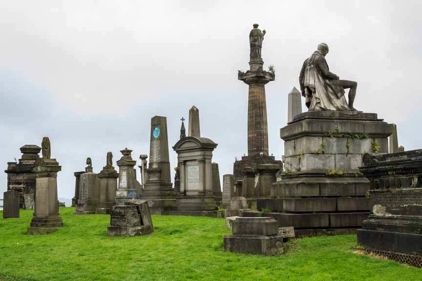 Gräber und Statuen in Necropolis Glasgow