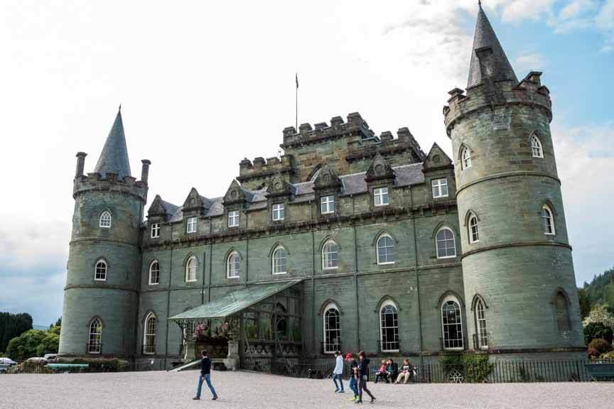 Eingang zum Schloss Inveraray Castle