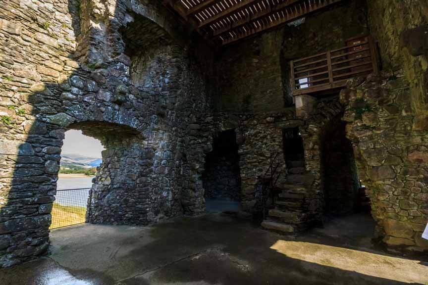 Überreste der Innenräume in Kilchurn Castle