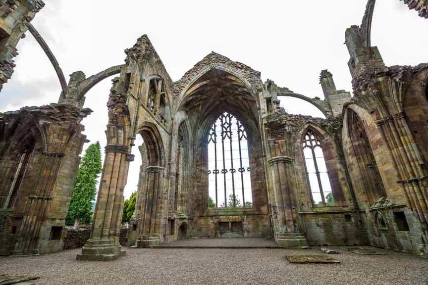 Altarbereich in der Klosterkirche von Melrose Abbey