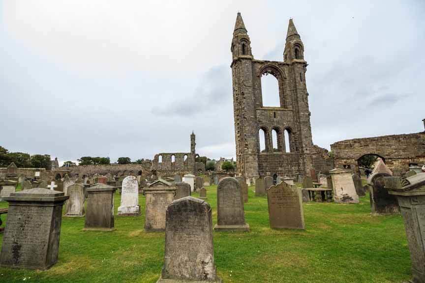 Friedhof vor St. Andrews Cathedral