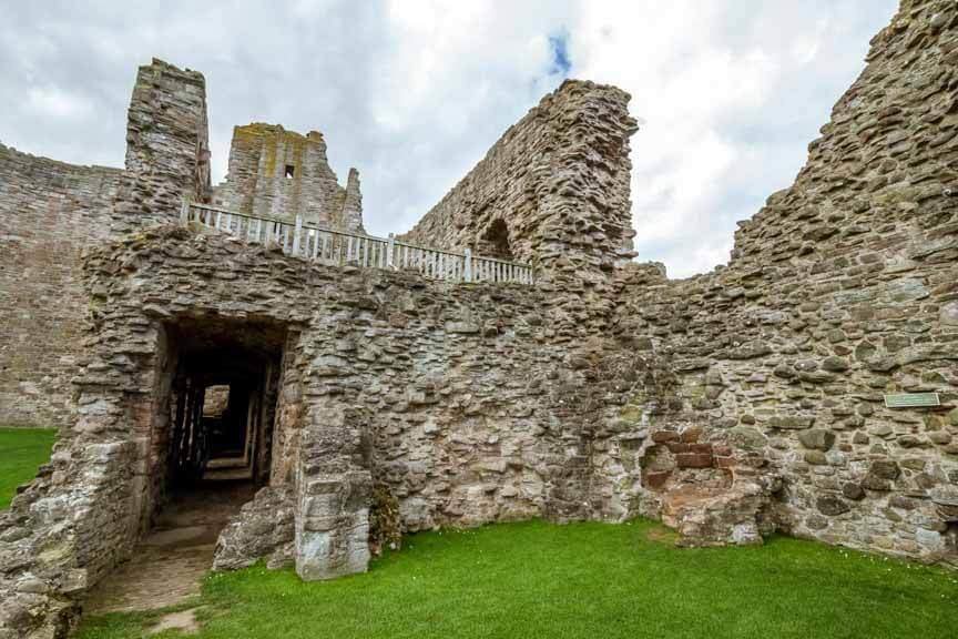 Überreste der Küche in Tantallon Castle