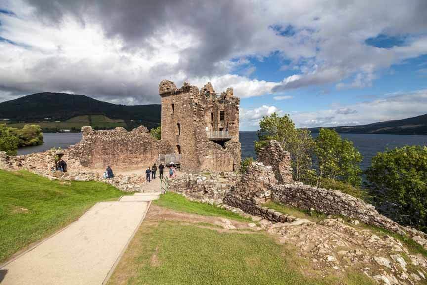 Urquhart Castle Aussichtsturm am Loch Ness / Schottland, GB