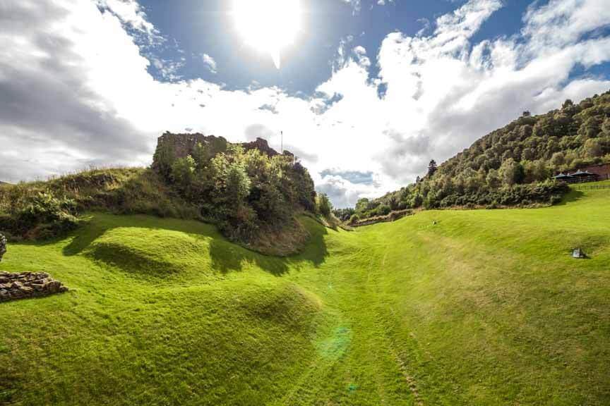 Urquhart Castle Burggraben / Schottland, GB