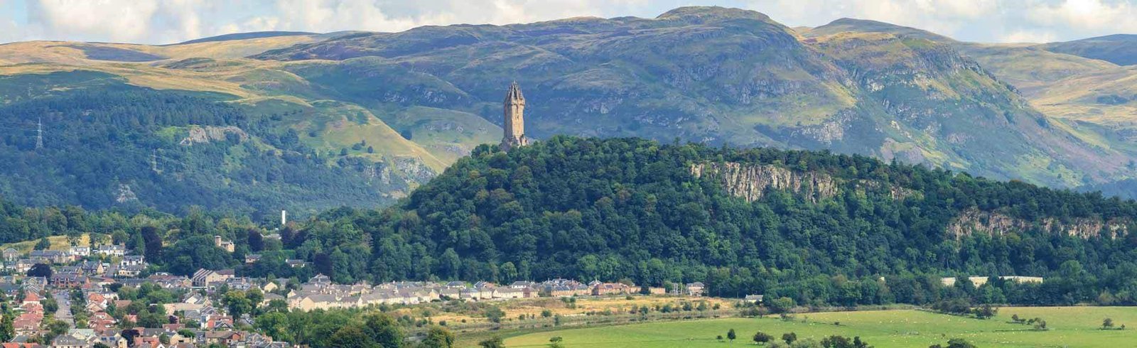 Panoramablick auf Stirling und Wallace Monument von Stirling Castle